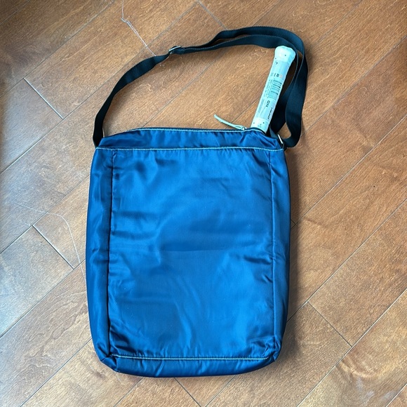 3 for $30 💖 Wilson Tennis or Pickleball Tote Bag Navy with Adjustable Straps - Picture 3 of 13